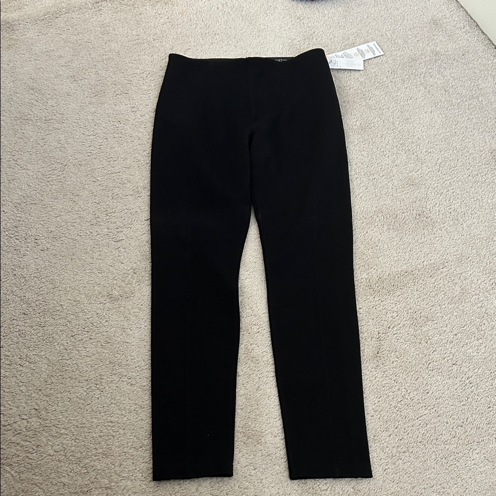 NWT Liverpool Reese Leggings. Size 4.